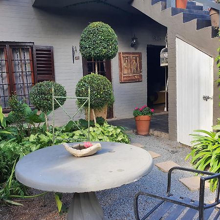 Waterhouse Guest Lodge In Waterkloof Преторія Номер фото