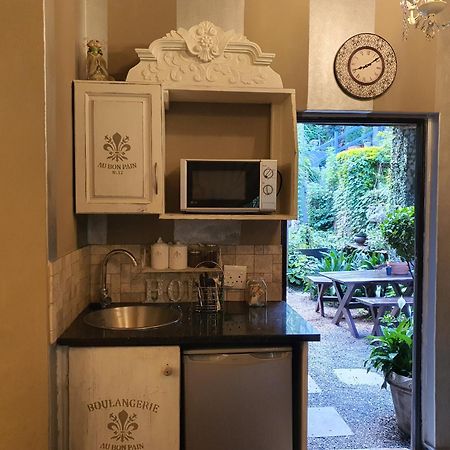 Waterhouse Guest Lodge In Waterkloof Преторія Номер фото