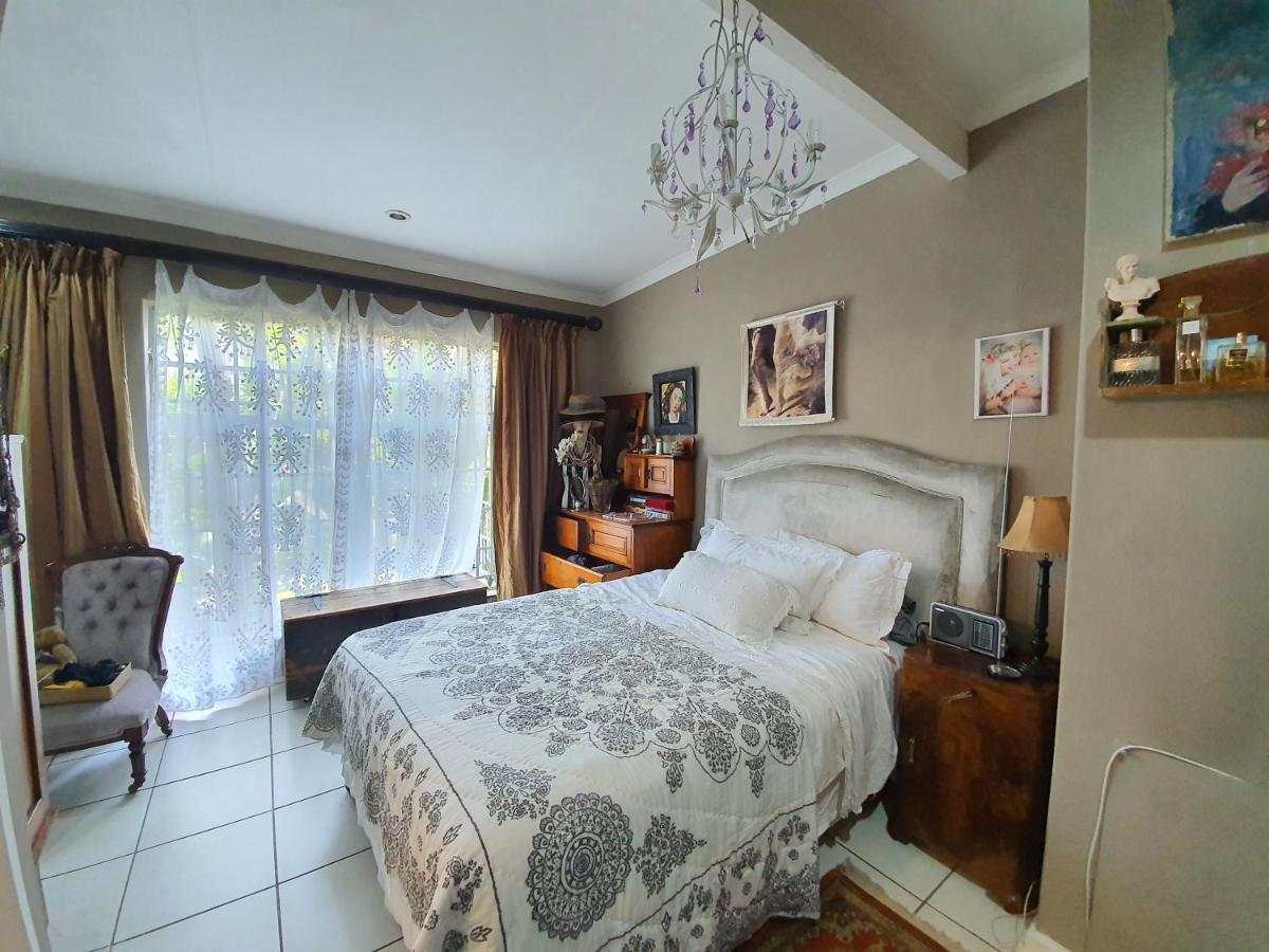 Waterhouse Guest Lodge In Waterkloof Преторія Номер фото