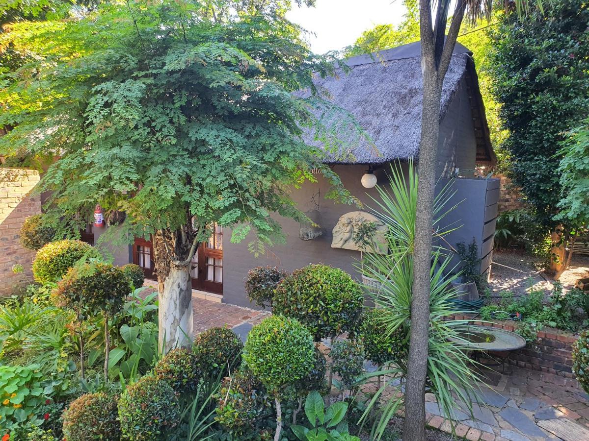 Waterhouse Guest Lodge In Waterkloof Преторія Екстер'єр фото