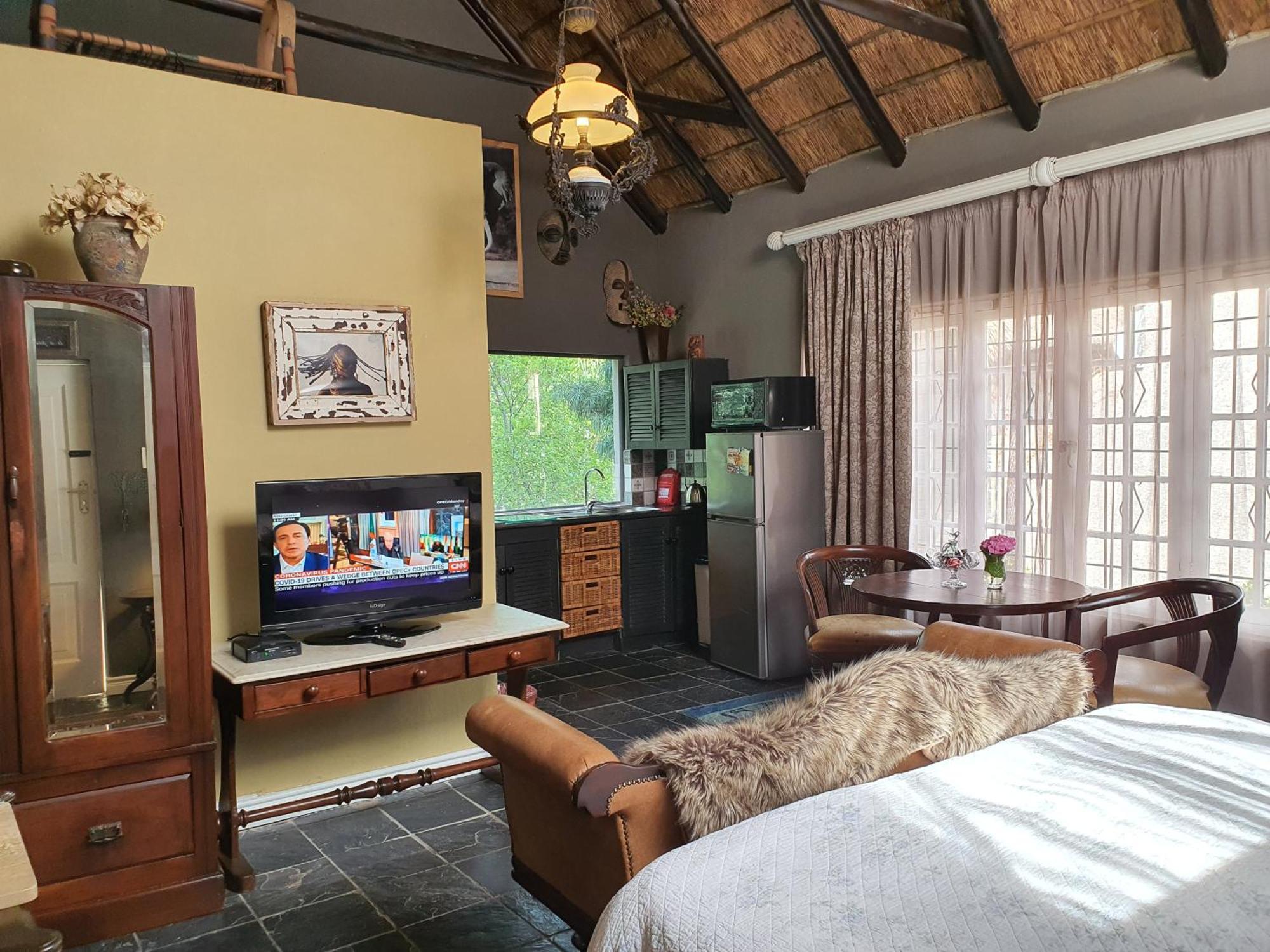 Waterhouse Guest Lodge In Waterkloof Преторія Номер фото